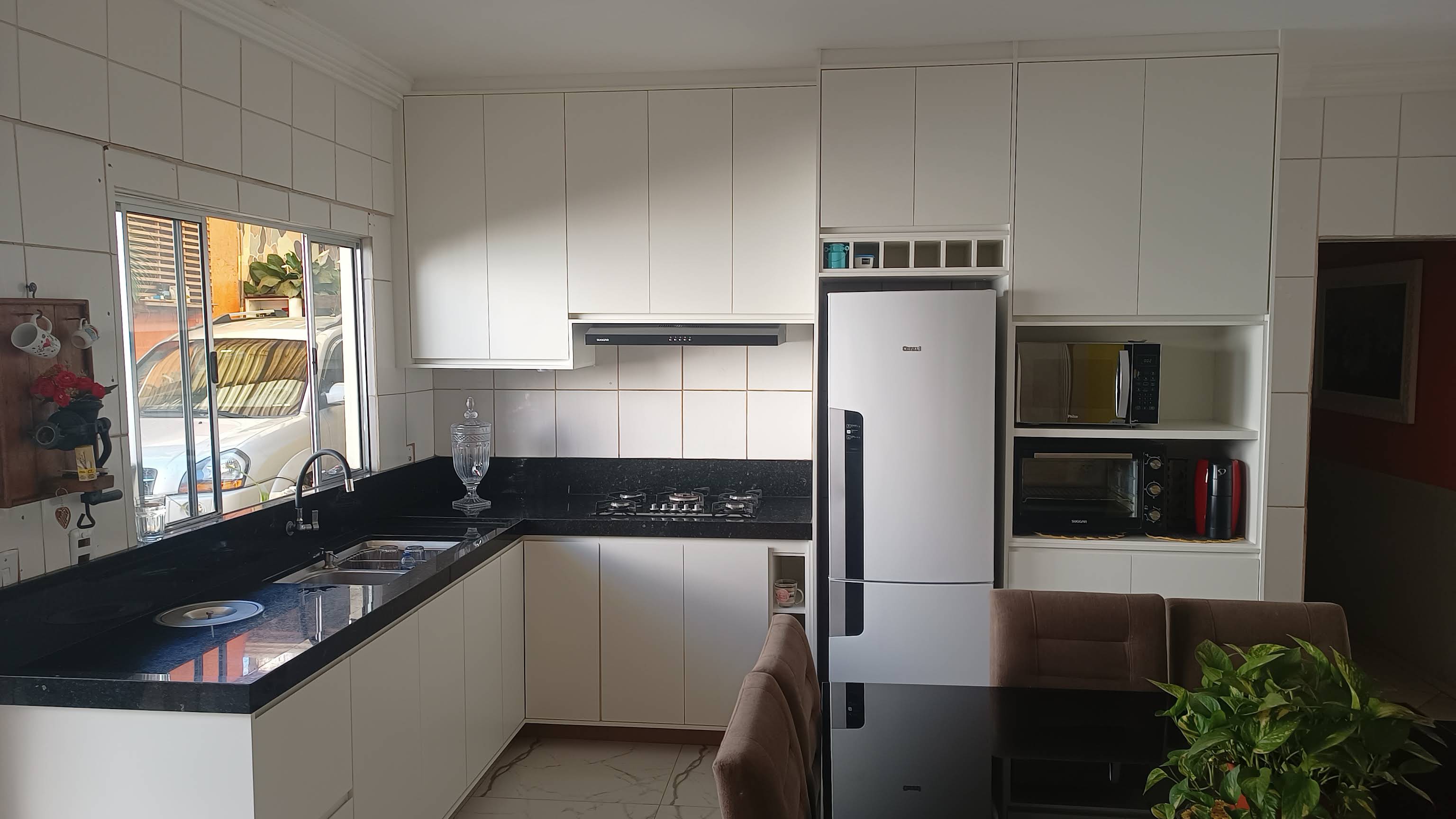 Branco & granito preto